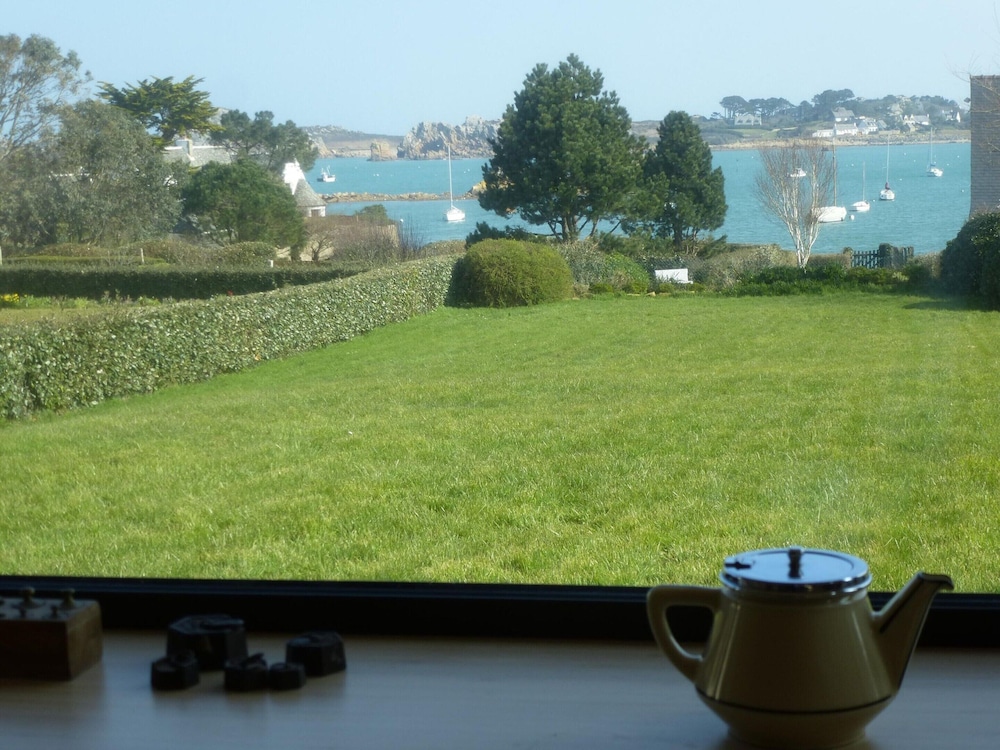 Nice Villa With Magnificent View in Plougasnou view 4