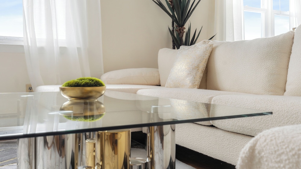 Luxury NYC Home with Free Parking for 12