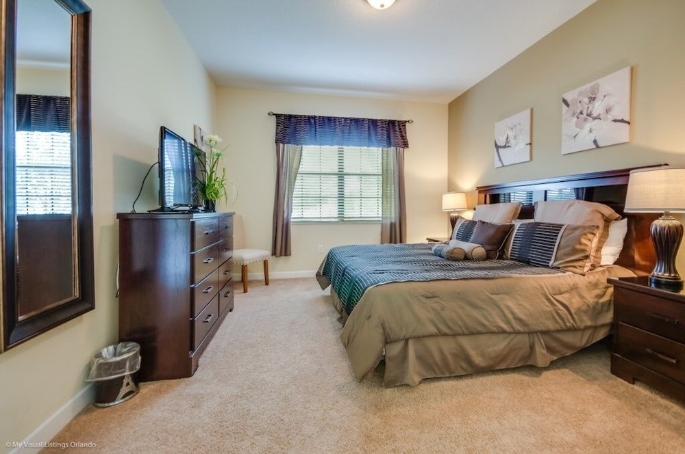 Champions Gate Luxury 6 Bedroom Resort Villa 6 Villa by Redawning - Image 4