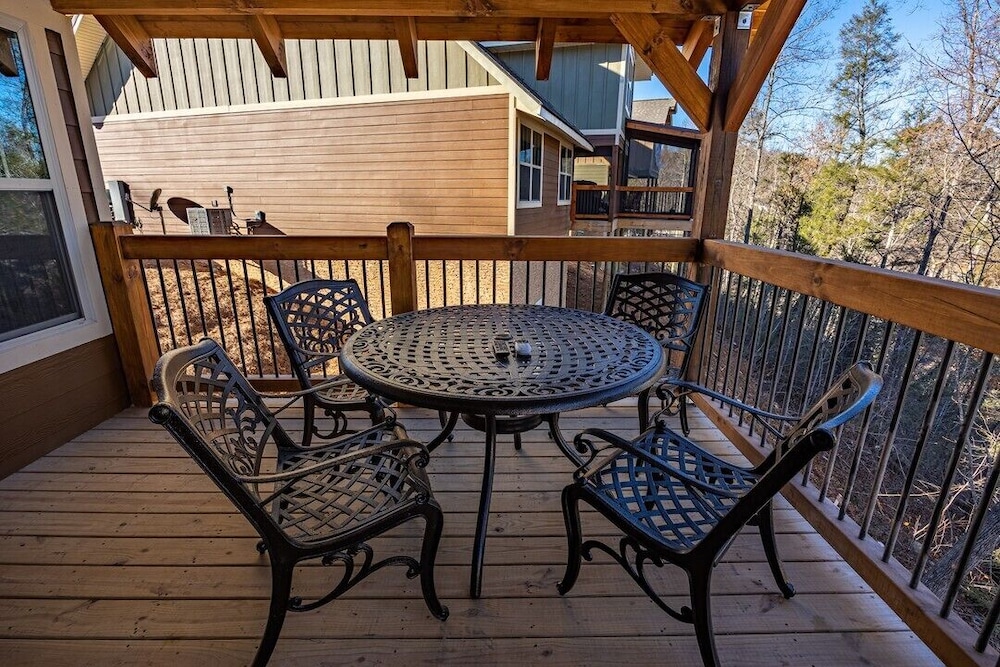 Luna Bear Lodge