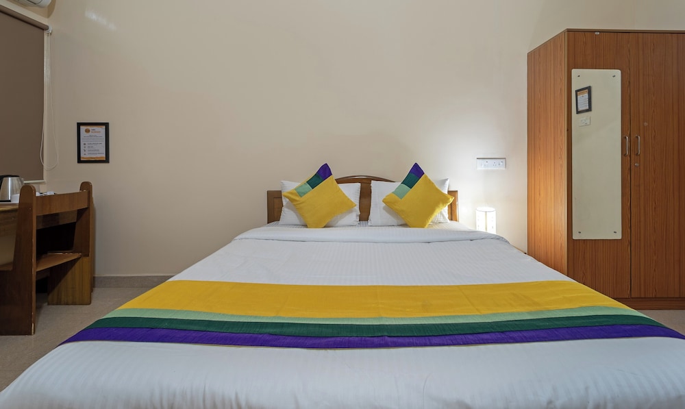 Itsy Hotels Everest Leela Residency