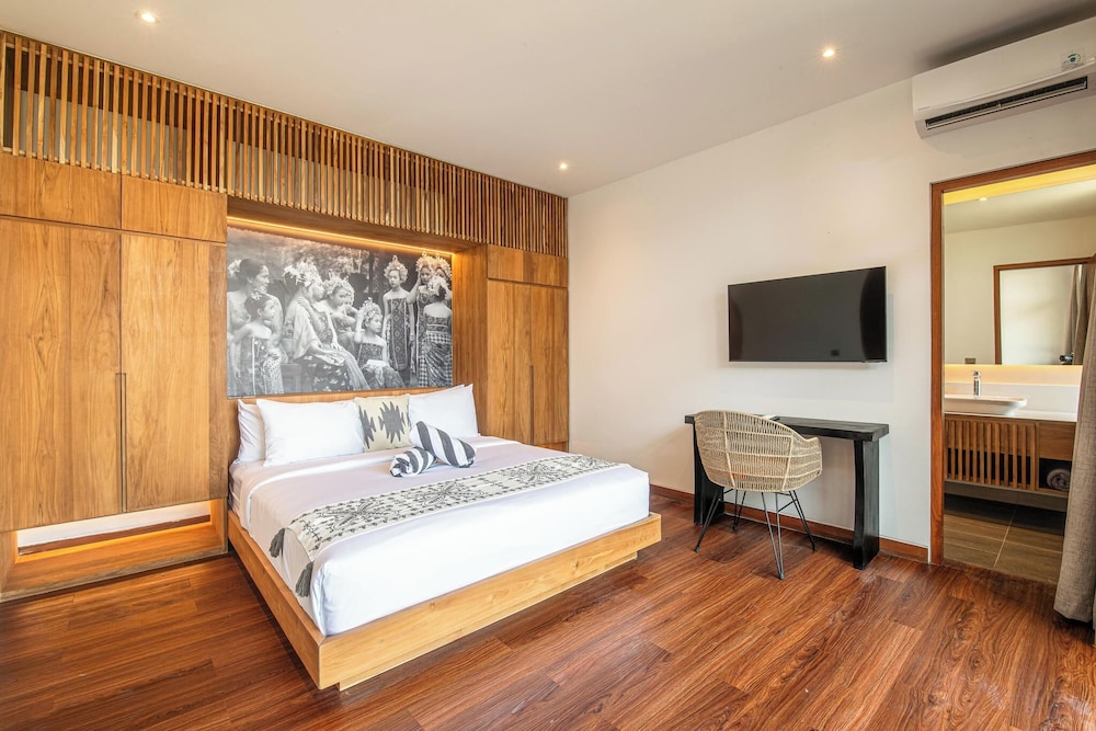 Opulent 6BR Villa, 400m From Canggus Golden Shore