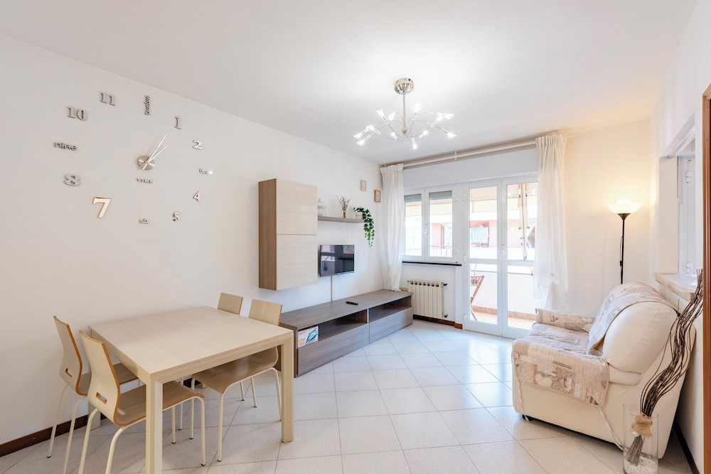 Charming 2-bed flat balcony & parking