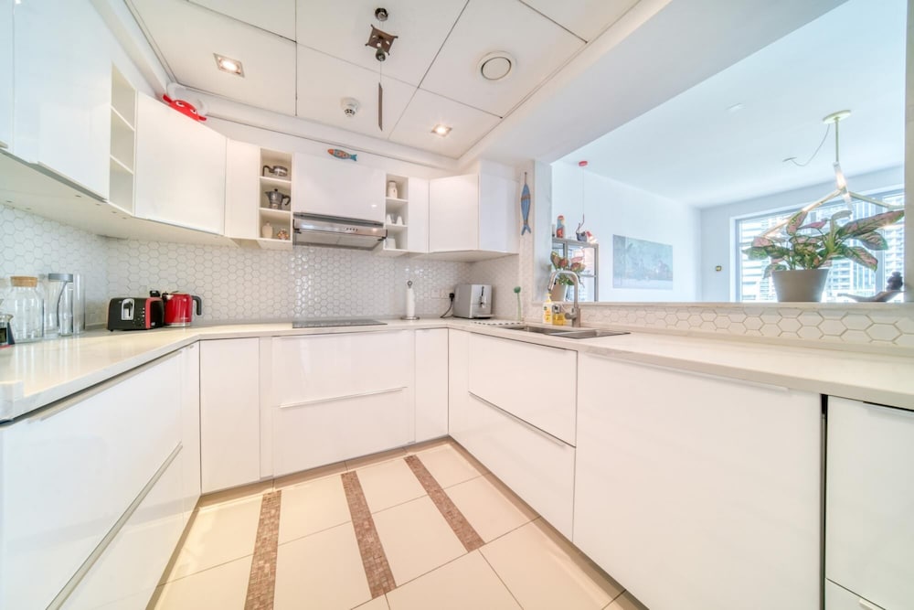Enchanting 1BR w Balcony Overlooking Dubai Marina