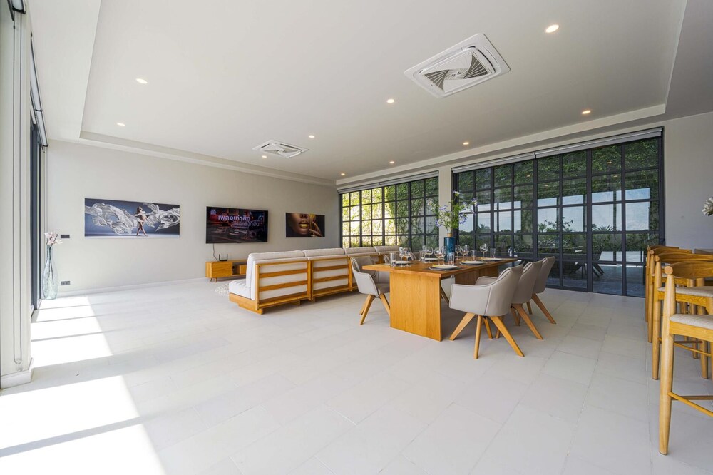 Luxury 5 Bedroom Pool Villa KH-C1