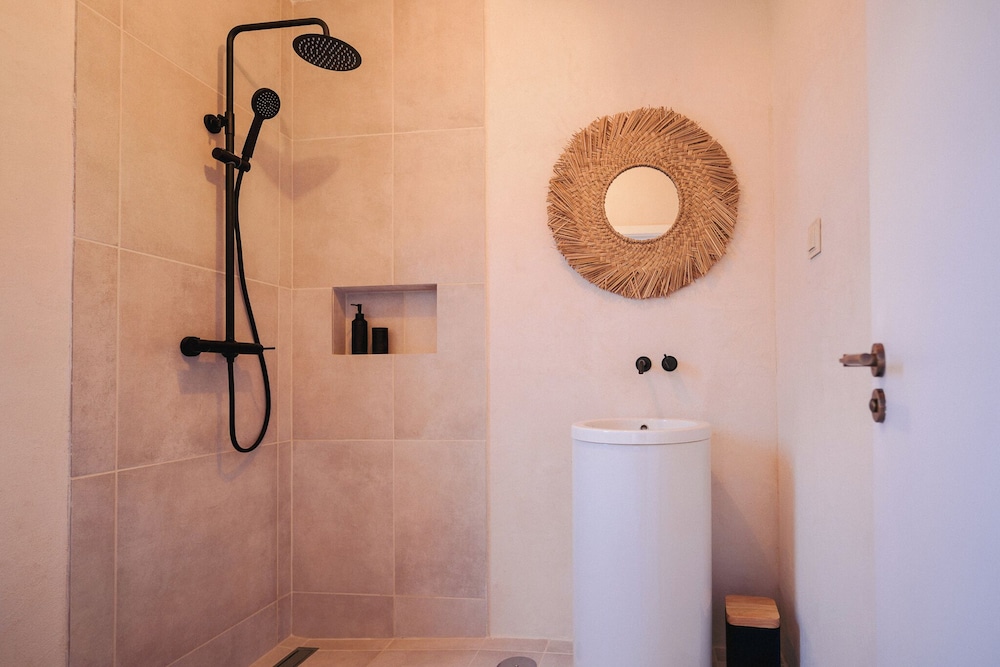 Birds of Paradise - Boutique surf lodge