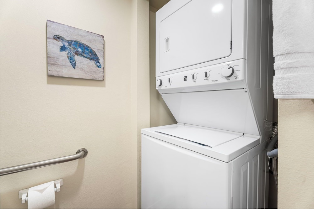 End Unit Oceanview Condo - Pool - Sauna & Tennis! - Vrkcv