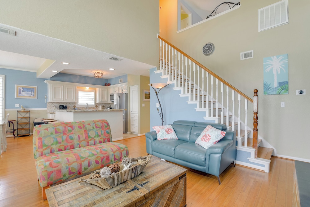 Boat Slip + Decks: Waterfront Gem Near Galveston!