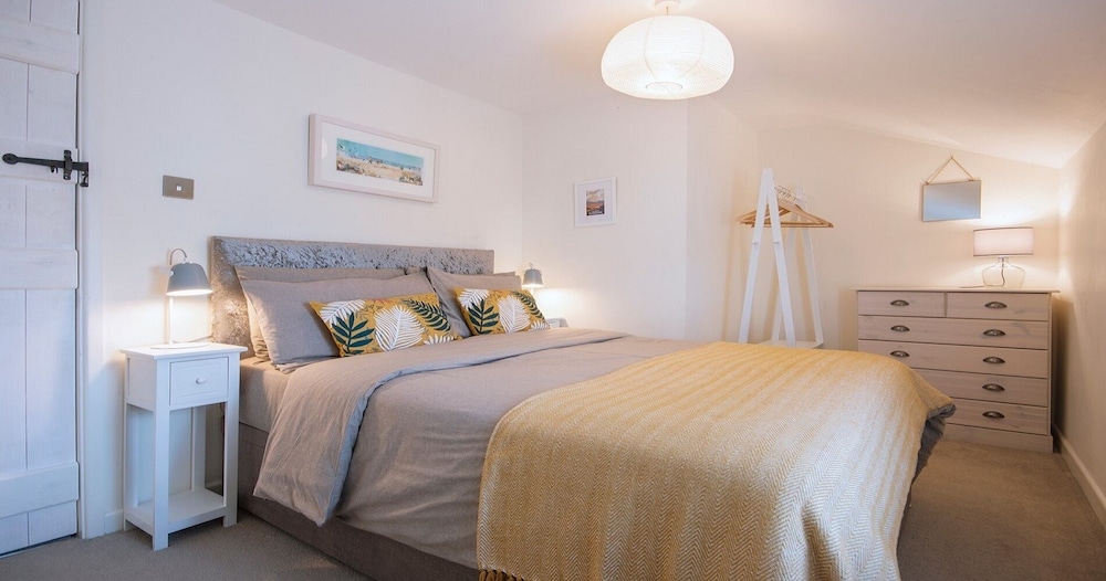 Church Cottage West Down, Sleeps 6-7, Dog Friendly view 3