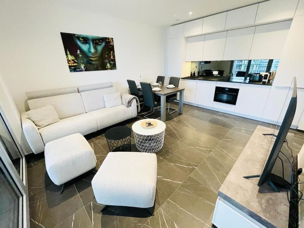 Luxury Flat with Parking & Large Terrace view 5