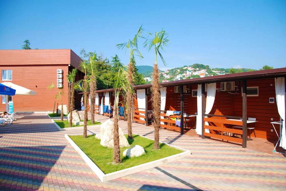 Peak Season Hotel