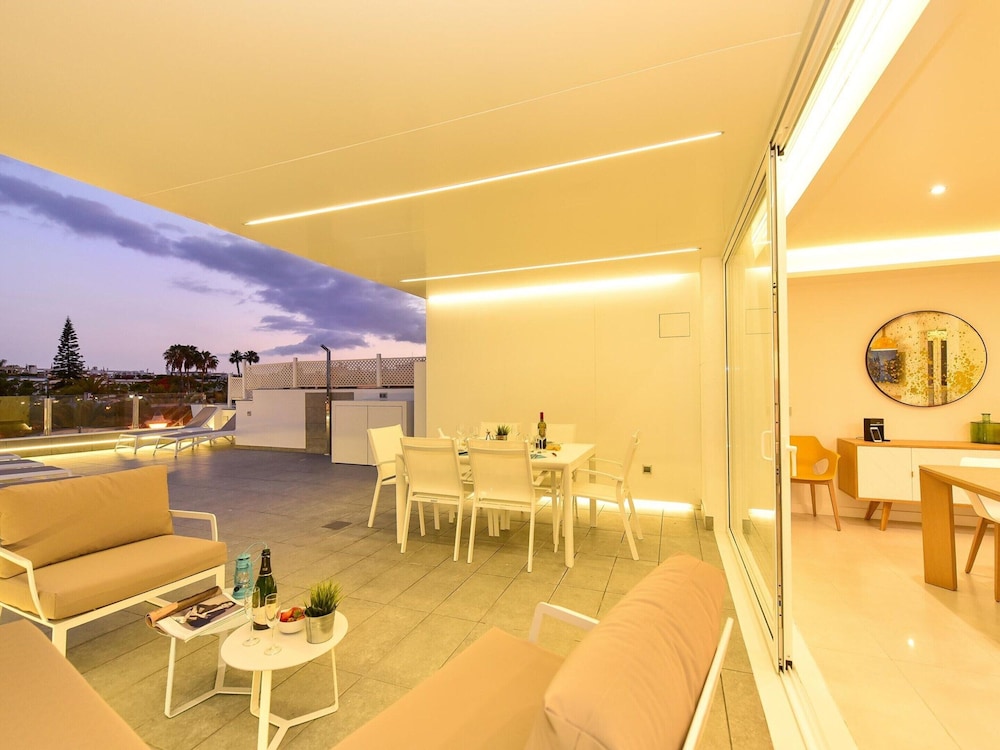 Apartment Mogan With Stunning Beach Views