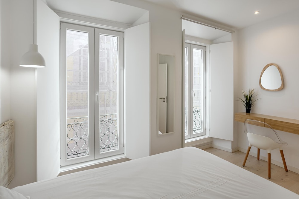 Downtown Modern Apartments I by Homing