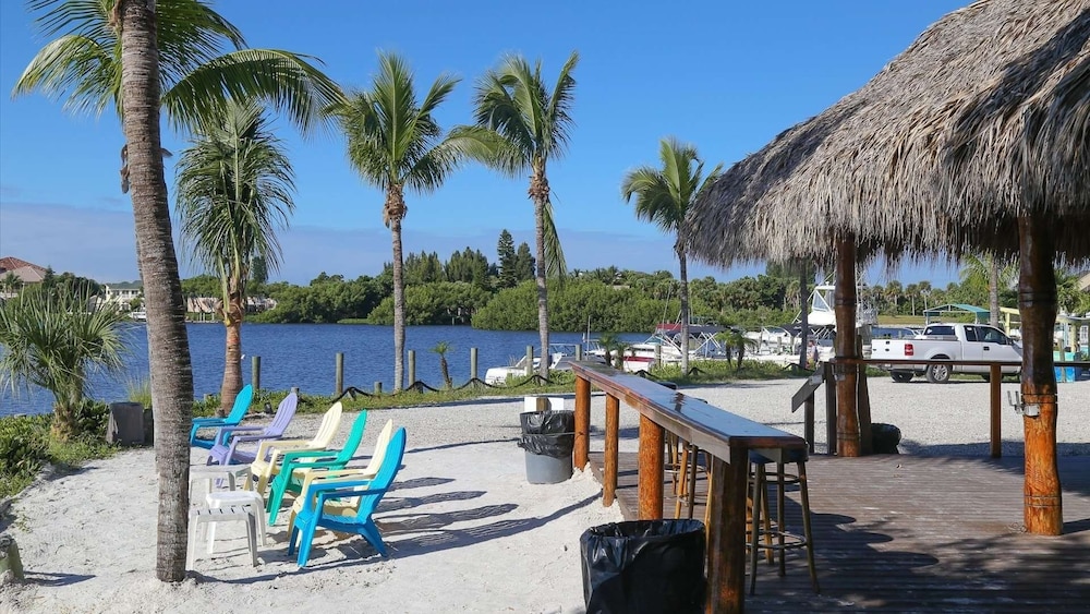 Close To Casey Key Nokomis Beach Pet Friendly Large Yard 3 Bedroom Home