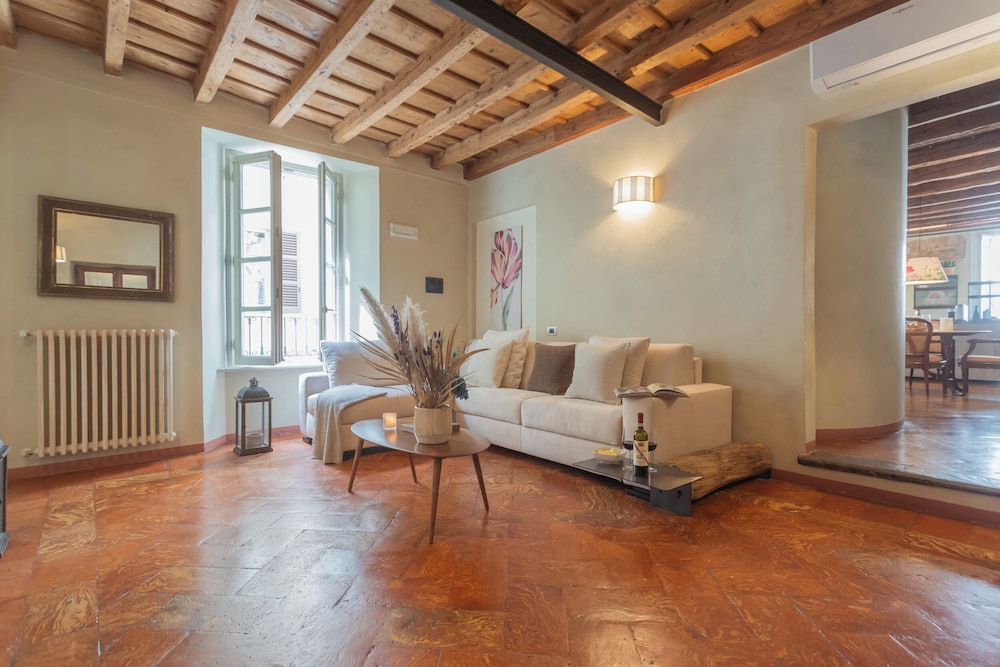 Pantero Apartment by Rent all Como
