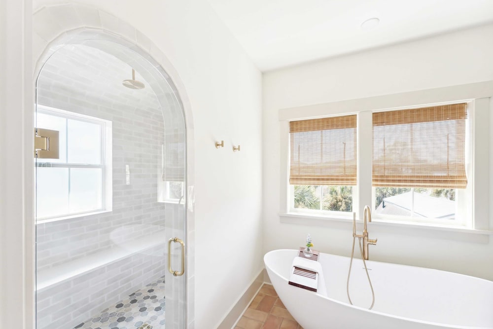 Windward House by Avantstay Walk to Beach + Restaurants Saltwater Pool