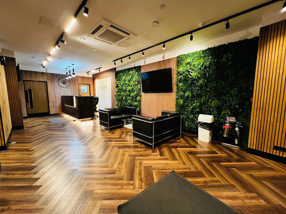 Ilford Vacations - Ilford Grand Hotel - Property Image 3