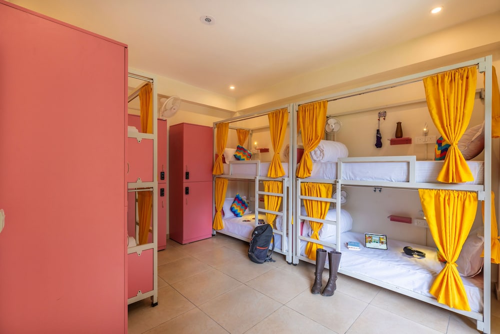 goSTOPS PLUS Kasol Manikaran Road, Bar and Hostel