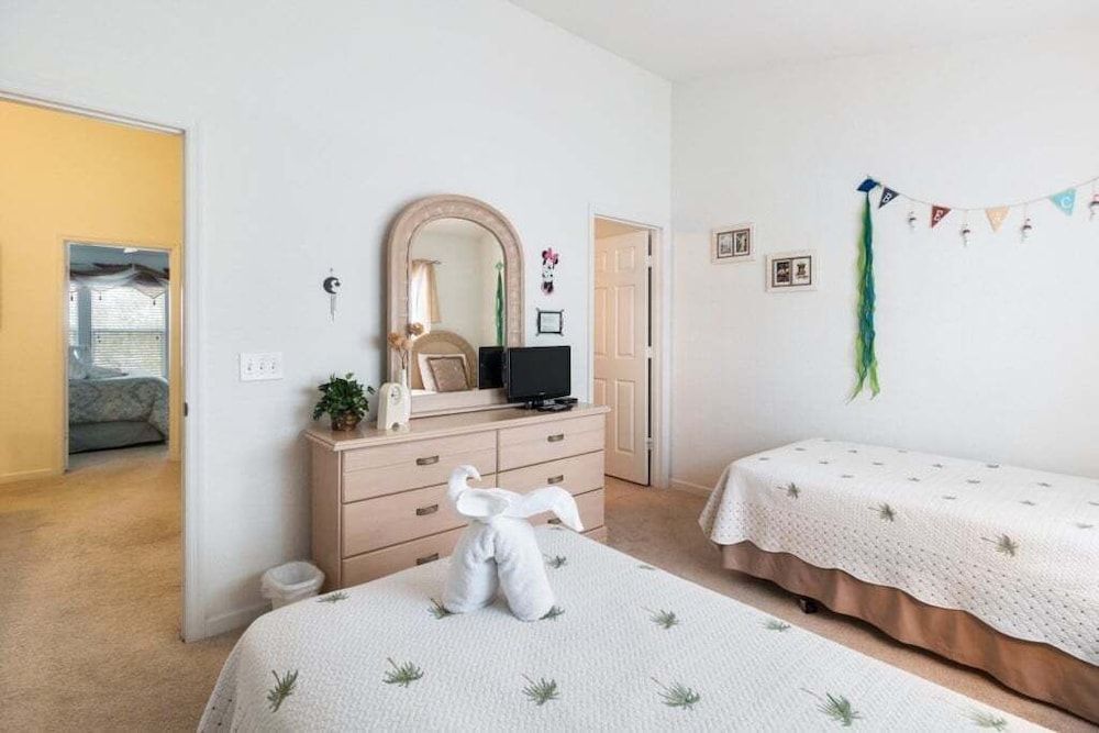 Windsor Hills Getaway: 3br, Pool, Near Disney 3 Bedroom Townhouse