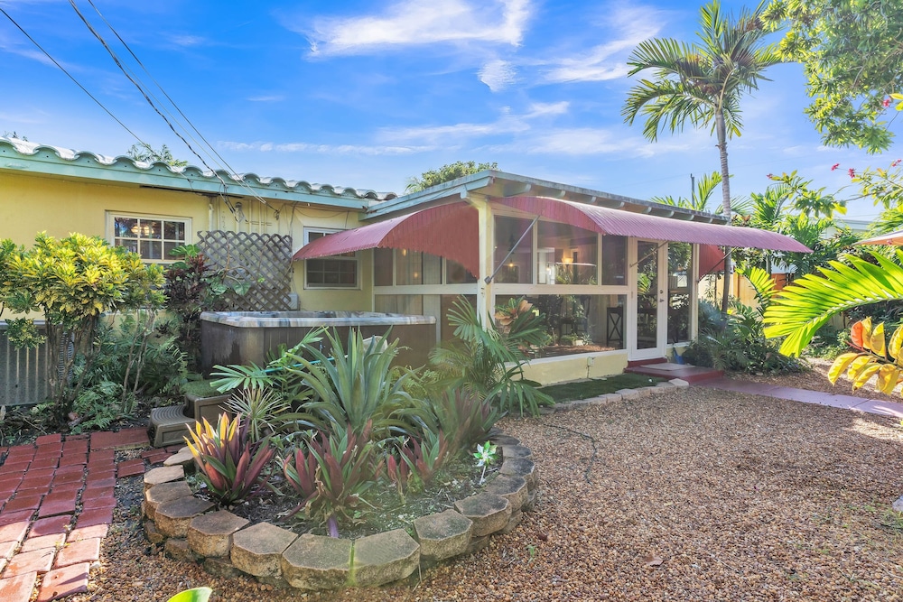 Beautiful Comfy Home With Private Hot Tub Close To Beach 2 Bedroom Home by RedAwning view 2