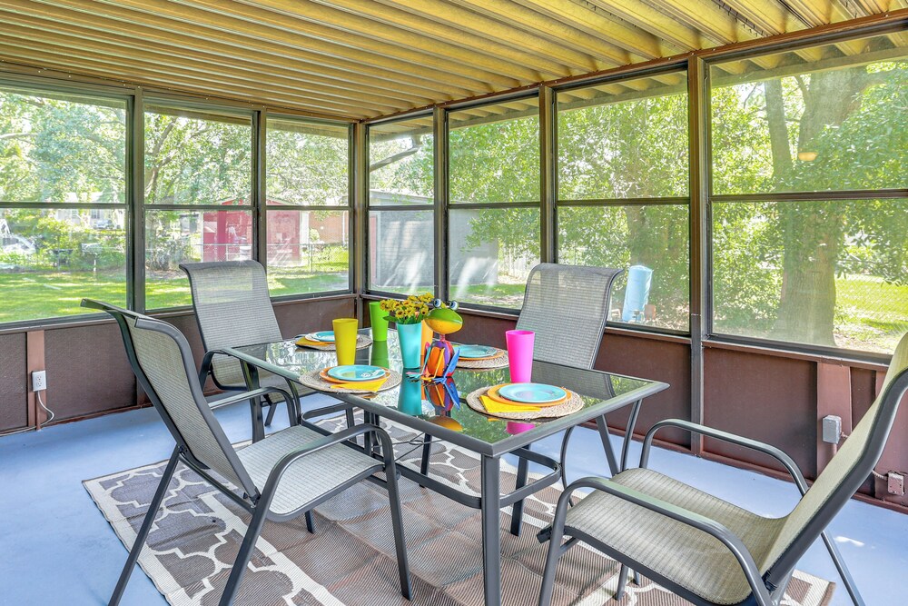 1 Mi to Dtwn Waycross: Home w/ Furnished Porch