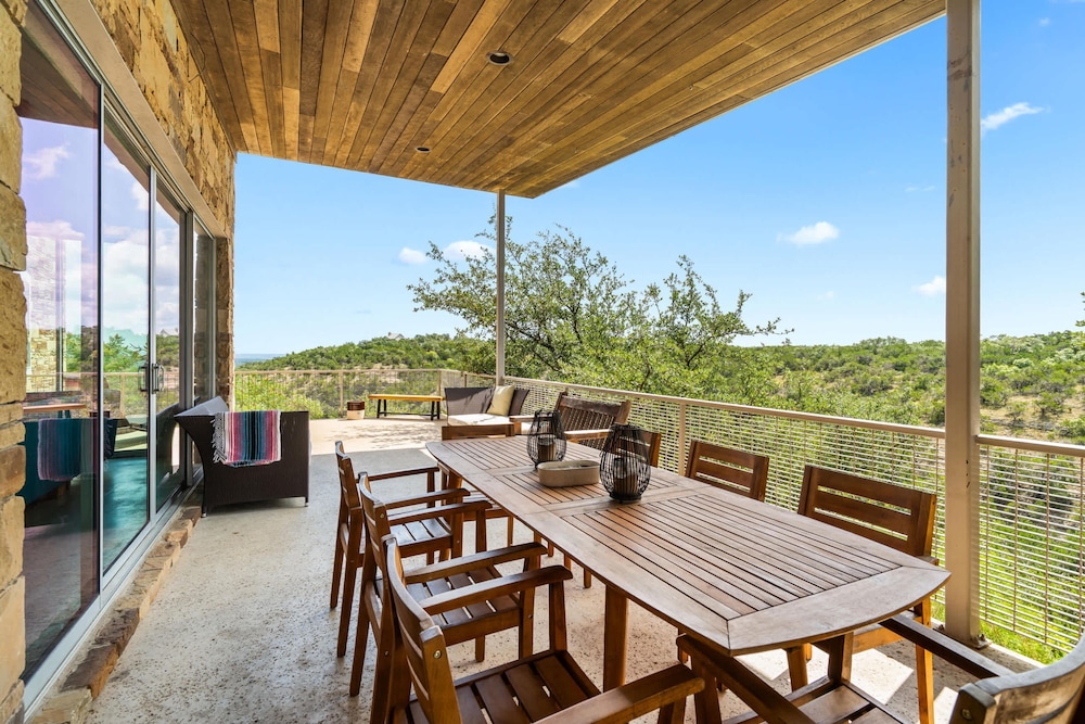 Luxury 7BR Hill Country Gem With Barndominium