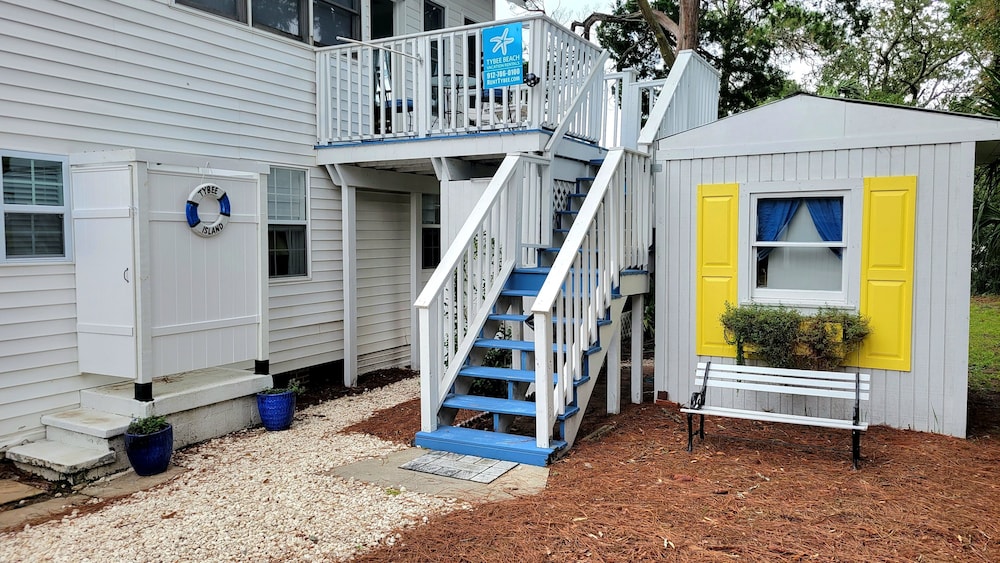 712 2nd Avenue - Upper