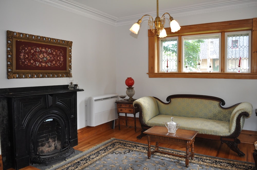 Summerside Vacations - Holman's Heritage Suites - Property Image 3