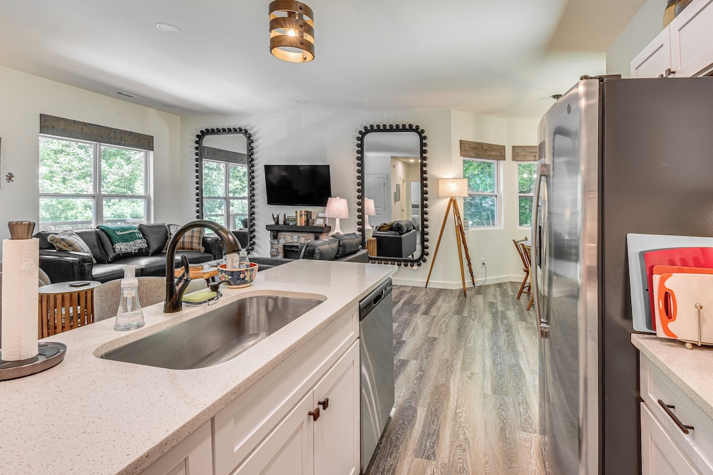 Golf Access & Furnished Deck: Cabin in Clayton