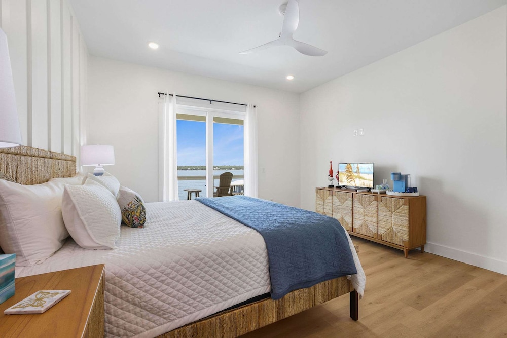 Beach Blessing- Pool Elevator Sleeps 16 SIX Bedrooms 6 Baths
