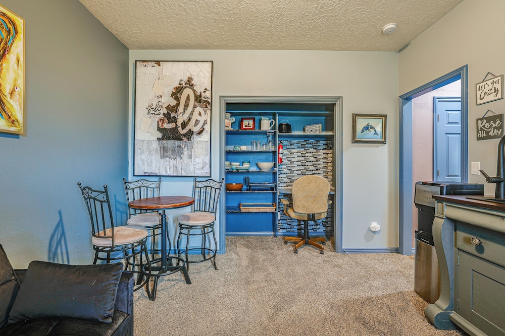 1 Mi to Old Town: Central Meridian Home