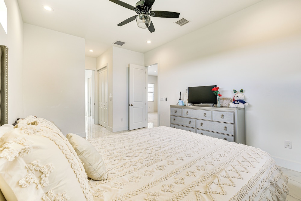 Day Trip to Fort Myers Beach: Pet-friendly Home!