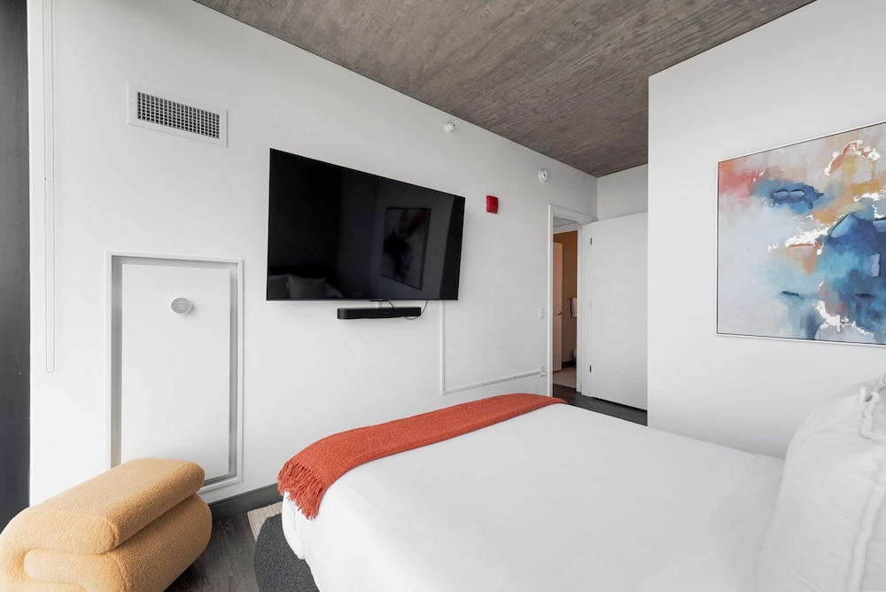 Cloud9 6 apt for 30ppl Fulton Market The Nouveau