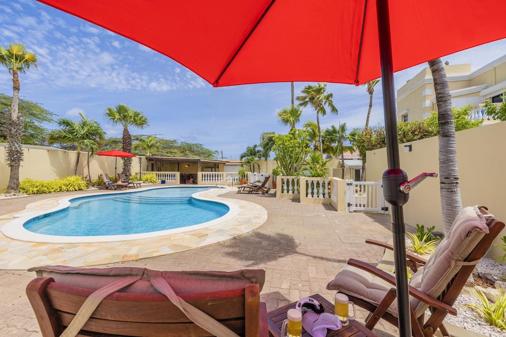 Island Escape Lrg Private Backyard Pool Patio