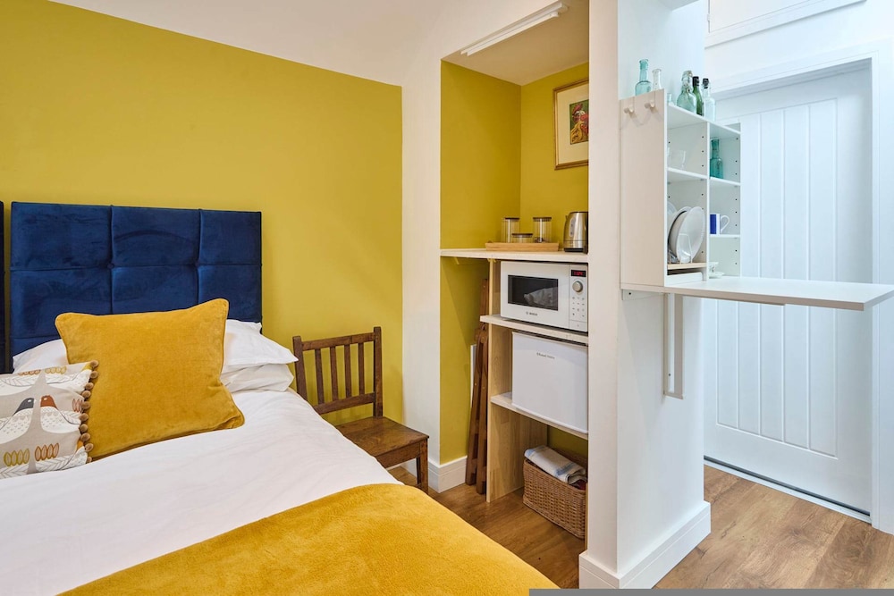 Host Stay Garden Studio