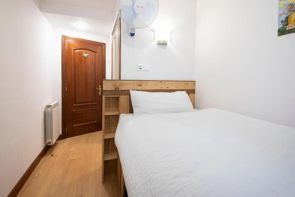 San Sebastian Vacations - PENSION SANTA CLARA SAN SEBASTIAN - Property Image 2