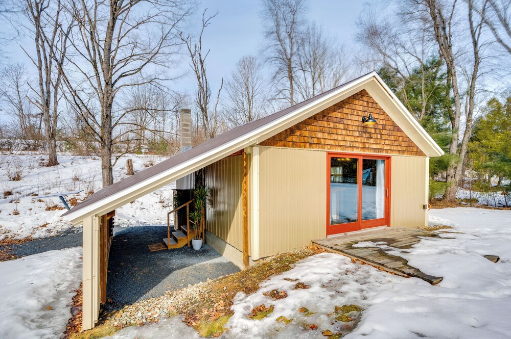 Hike, Fish & Boat: Waterfront Cabin in Ryegate!