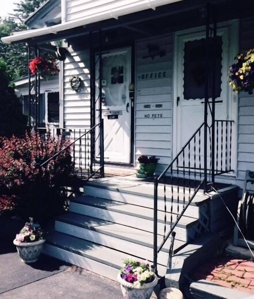 Chamber Lane Motel