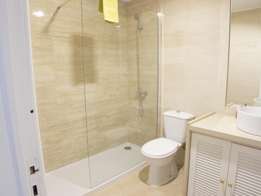 LV Premier Chiado CH4 Spacious Central Elevator view 4