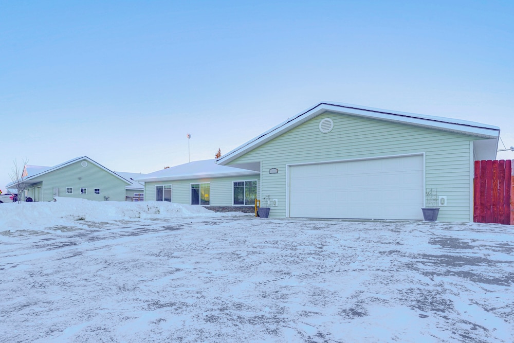 ~ 3 Mi to Ski & Hiking Trails: Soldotna Home
