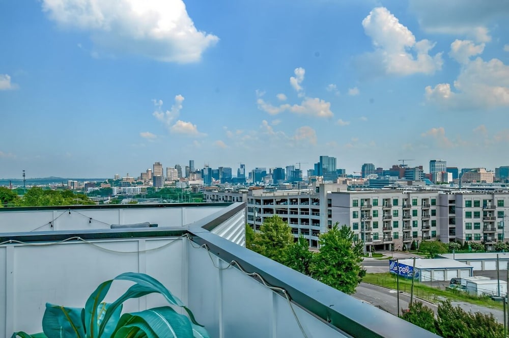 Elvis-themed 13 Beds Rooftop City Views
