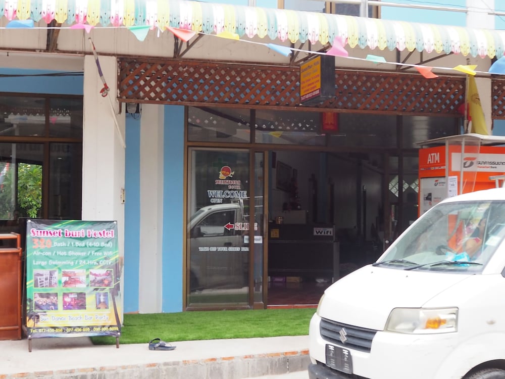 Sunset Buri hostel