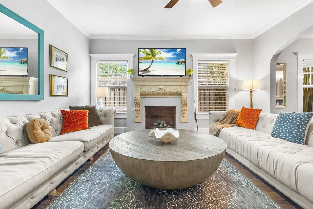 2 Mansions with Pool in West Palm Beach