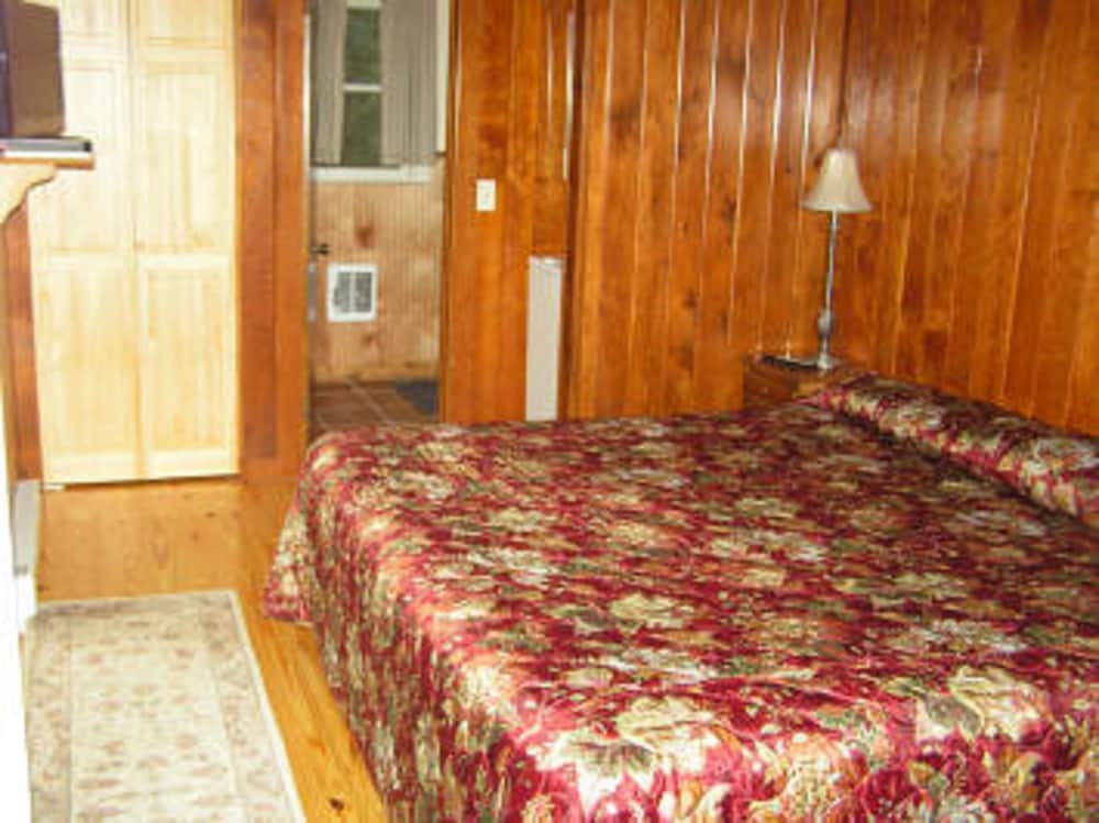 Cabins at Twinbrook Resort