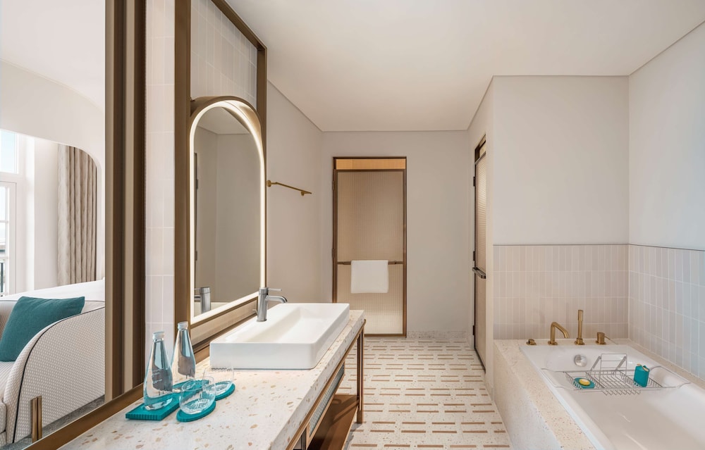 La Festa Phu Quoc, Curio Collection By Hilton 11