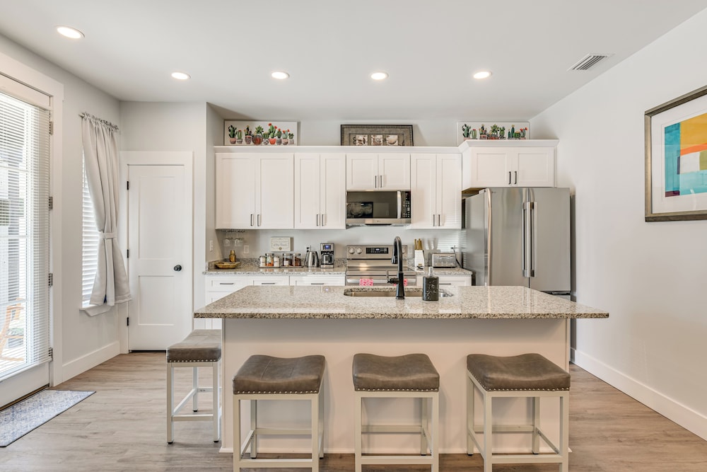 2 Mi to Gulf: Home w/ Sauna, Garden in Panama City