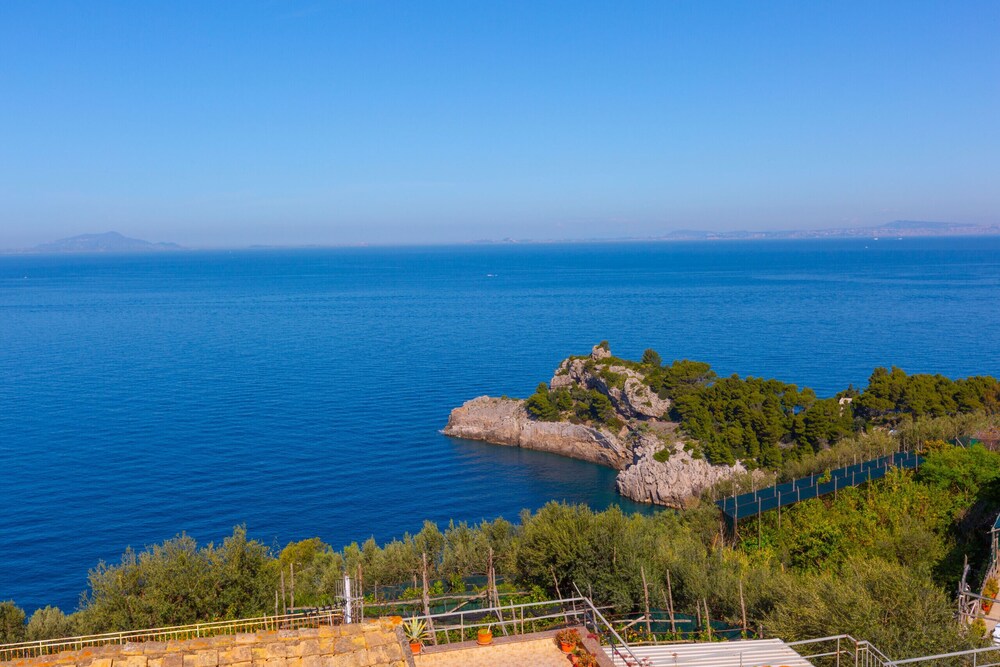 Villa Blue Skyline