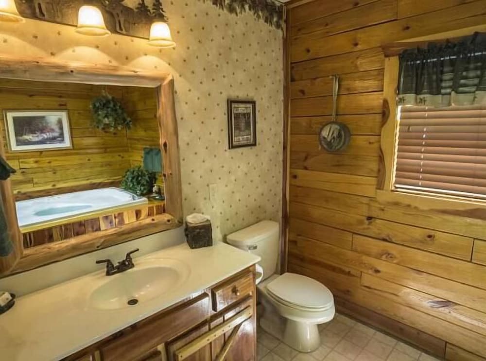 Lake Shore Cabins on Beaver Lake