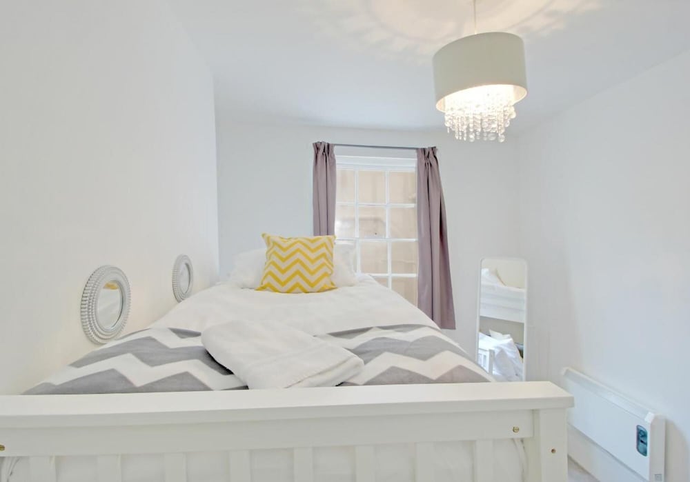 Beside the Seaside Apartment - Sleeps 2 to 4 Guests - Fast Wifi view 5