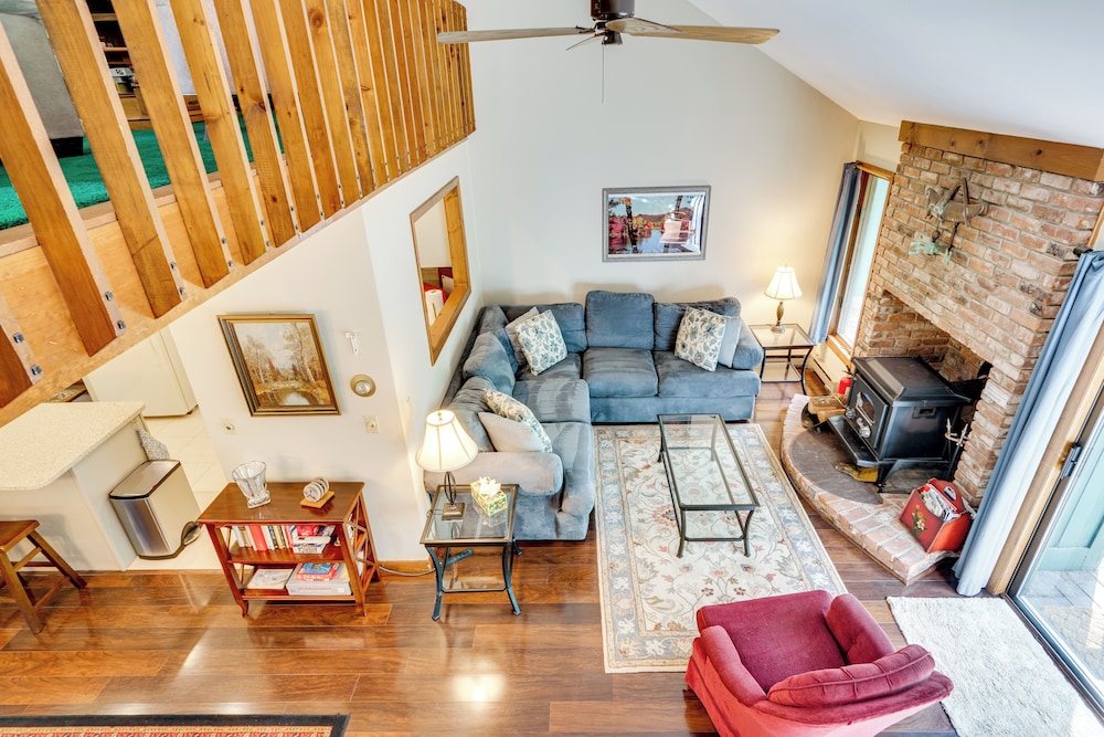 Near Skiing & Hiking! North Conway Gem w/ Balcony